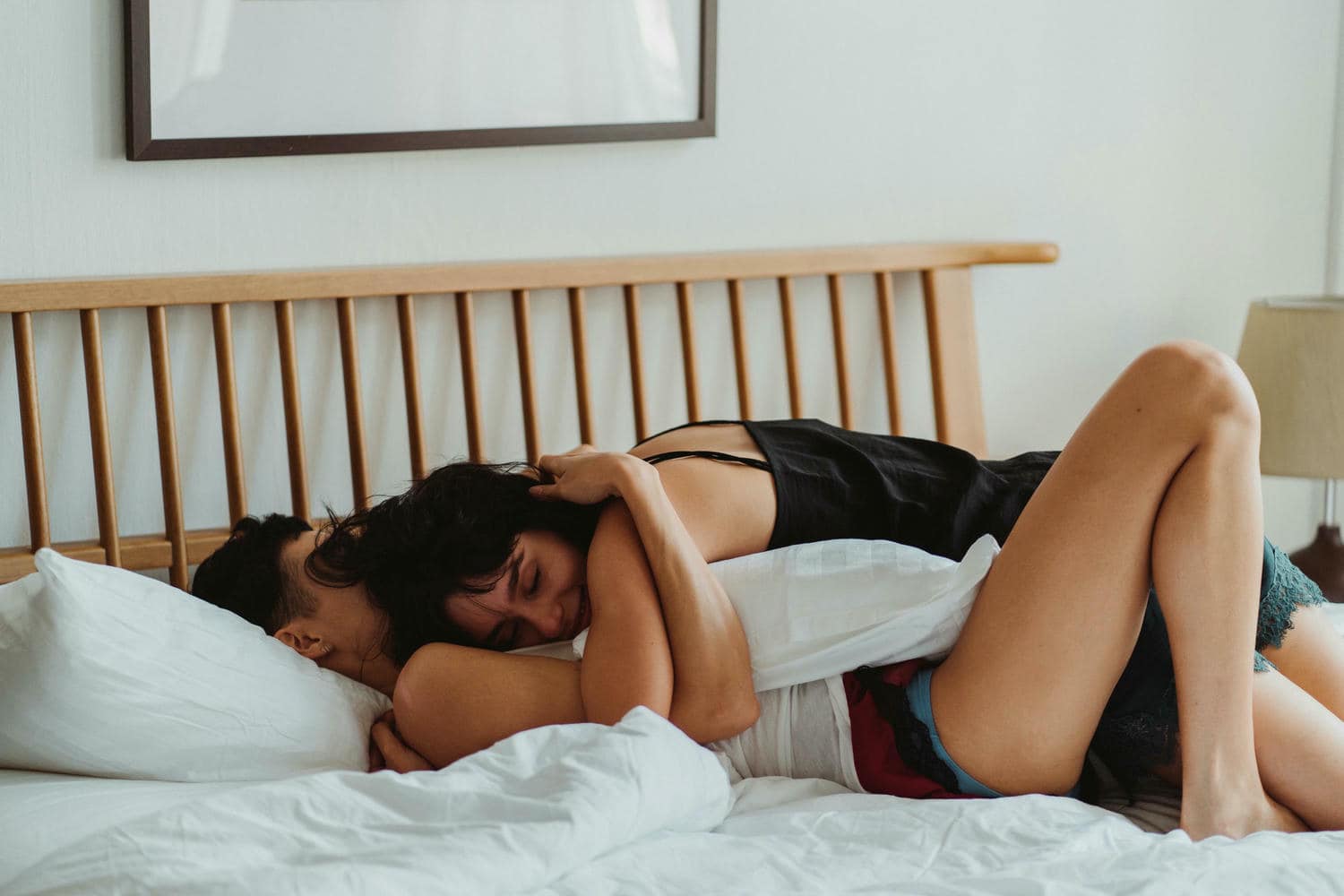 Un couple dans le lit