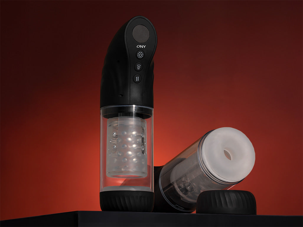 2 masturbateurs Exa One, l'un à la verticale, l'autre couché