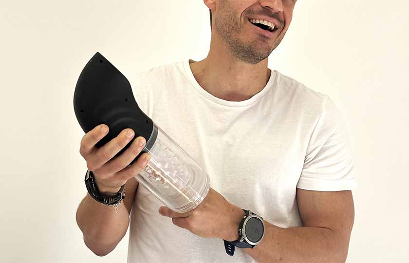 ONY Exa One - Produit tenu dans les main d'un homme heureux